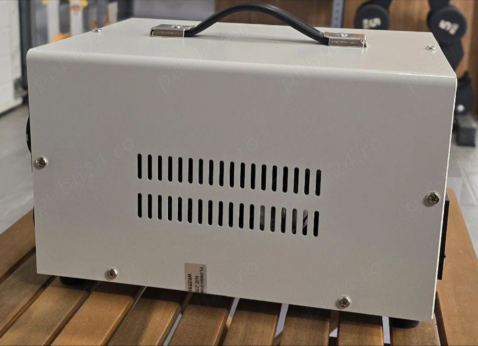 Vand stabilizator de tensiune Volt Polska 3000 VA servo motor