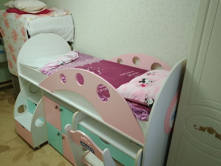 Болалар дивани янги , катталарни хам бемалол кутаради, партаси стули