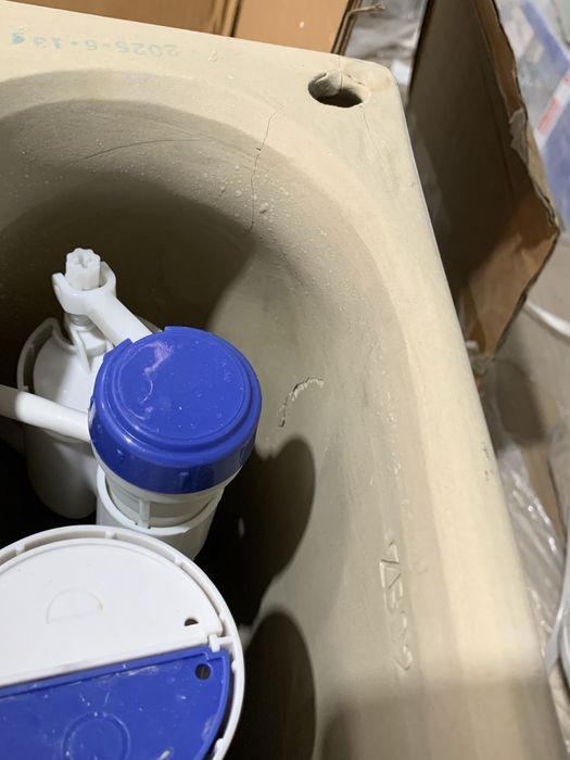 Унитаз с трещиной