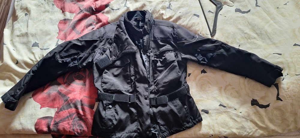 Текстилно мото яке със протектори