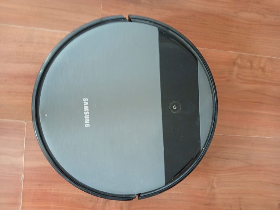робот-пылесос Samsung POWERbot-E (модель VR05R5050WK/EV). Это комбинир