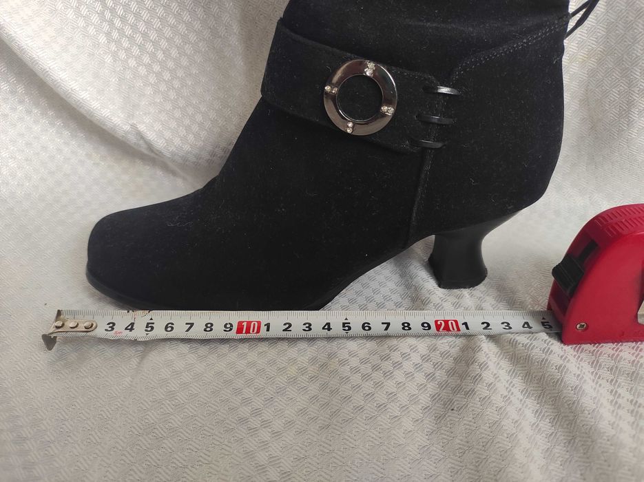 Дамски боти с нисък ток