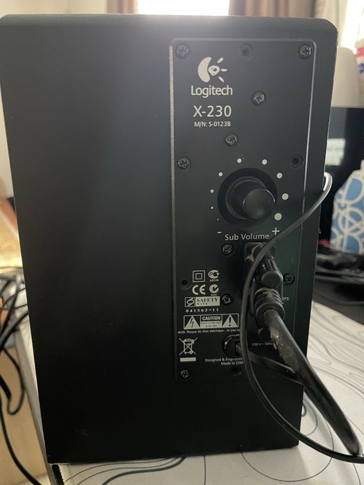 Vând sistem audio Logitech X-230, format 2.1, cu subwoofer + 2 sateliți