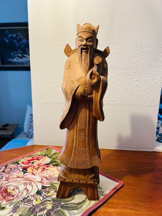 Продаётся винтажная статуэтка