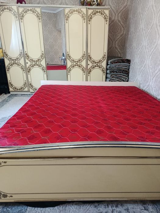 Продам спальный гарнитур
