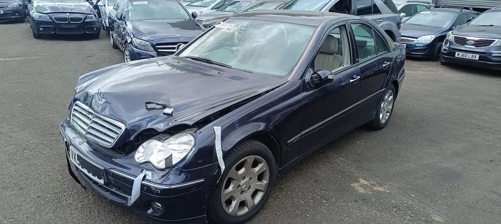 Dezmembrari / Dezmembrez Mercedes Clasa C (W203) Facelift 2.2 CDI 646963 cutie viteze automata cod culoare " 359 (Albastru tanzanit - vopsea metalizată)"