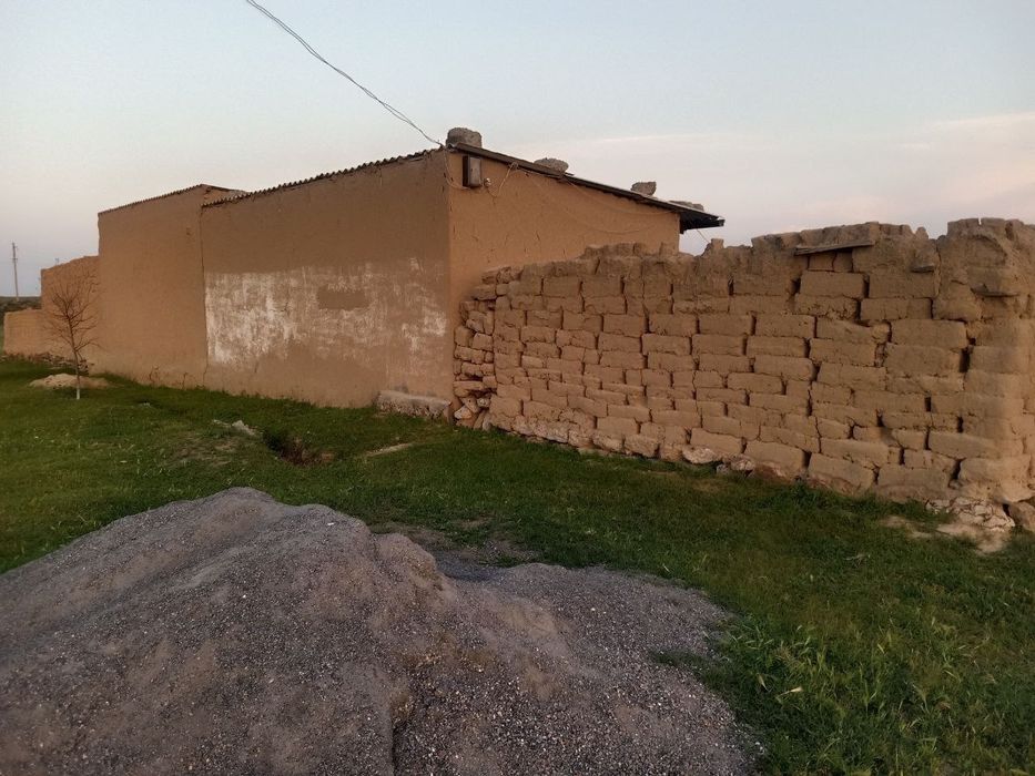 Jizzax viloyati zarbdor tumani Oqbuloq mfyda 6 soʻtix uy sotiladi