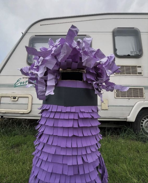 Пинята на полудял миньон