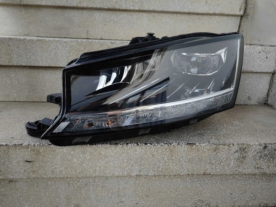 Фар Skoda Fabia LED Ляв 2019/ Фар Шкода Фабиа Оригинален