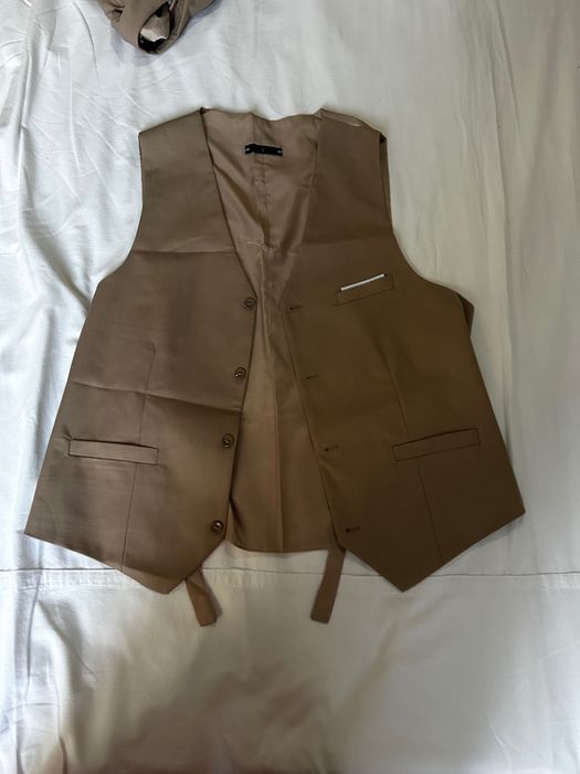 Мъжки бежов костюм