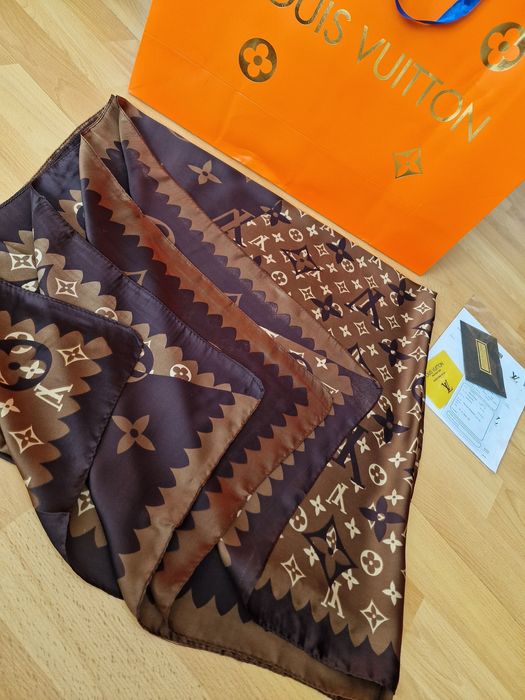 Esarfa matase naturala LV super model, saculet, etichetă