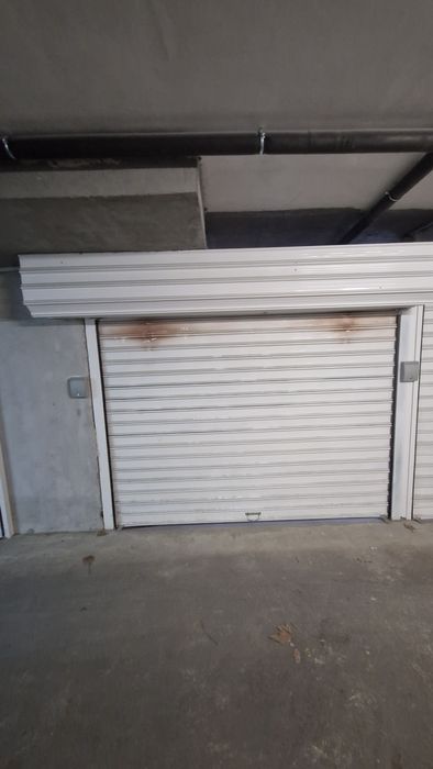 Ролетна гаражна врата