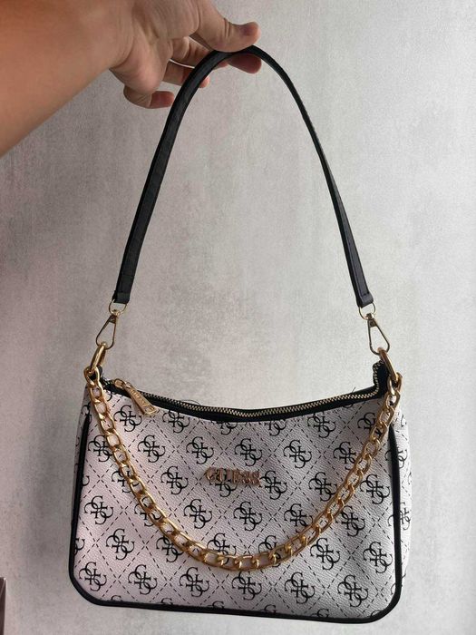 Дамски чанти GUESS