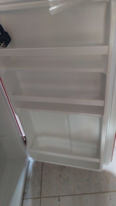 Frigider cu o usa VORTEX  93 l, H 83.5 cm, Clasa F, rosu
