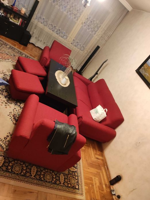 Холна гарнитура със секция и холна маса