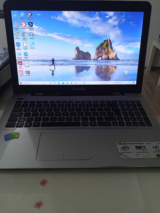 Laptop ASUS 8 gb RAM ,grafica 2 GB , stocare 932 GB