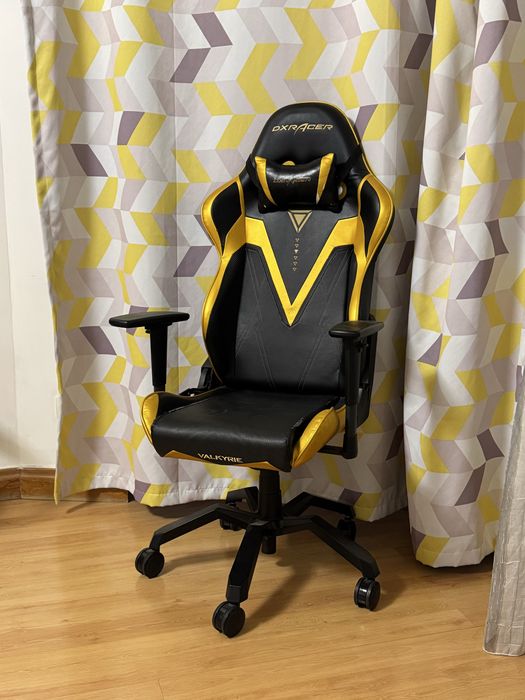 Игровое кресло Dxracer