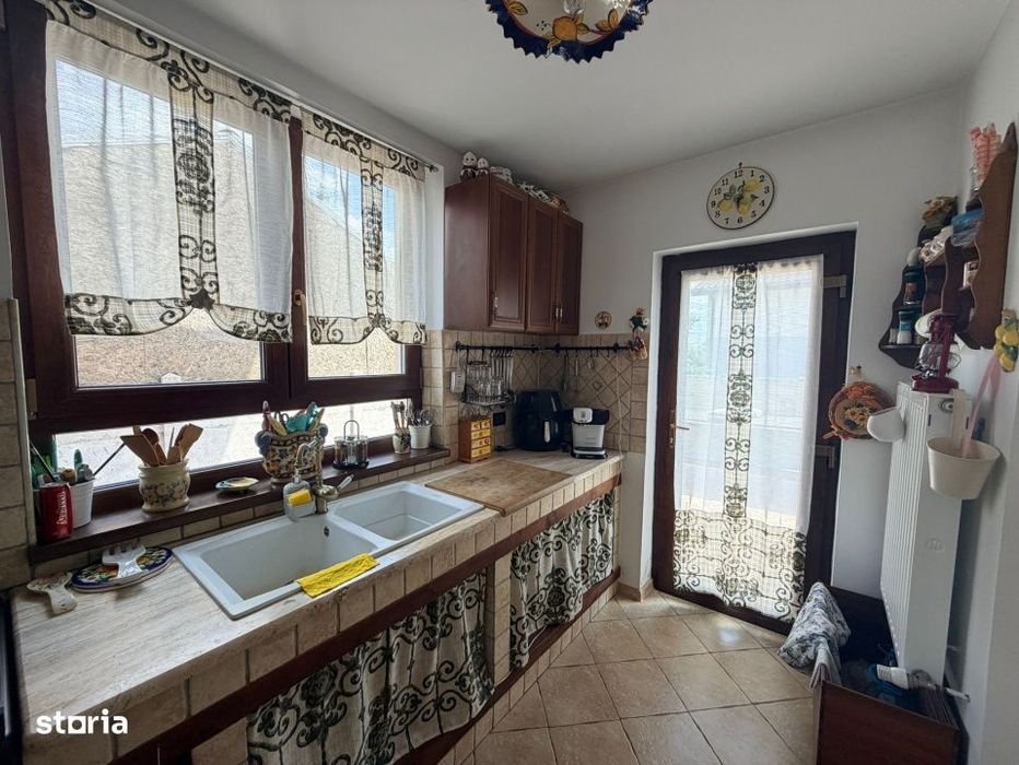 Casa P+1+M+gara, 285 mp, 600 mp teren, zona Bordei
