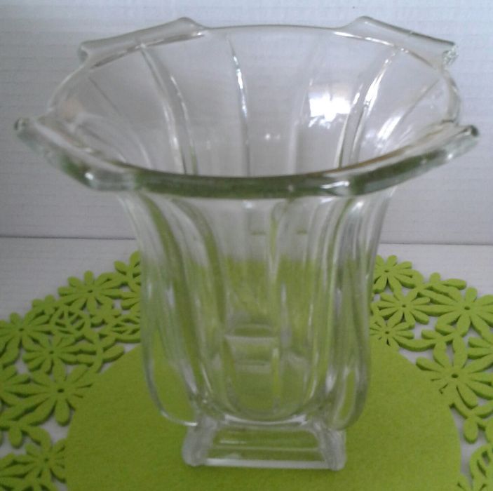 Вази - два различни вида