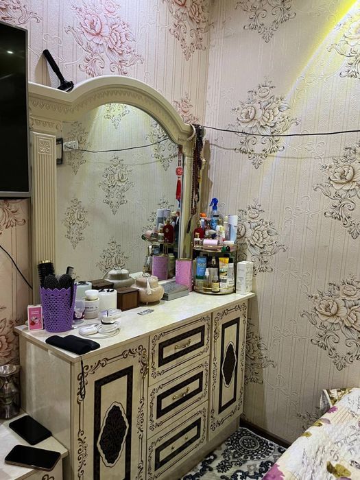 Mebellar sotiladi holati yaxshi mdf krashinniy