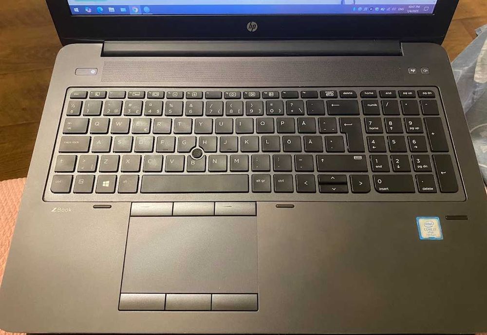 Продавам лаптоп HP Zbook 15 G4 (i7-7820HQ,16GB DDR4,256GB,Intel HD630)