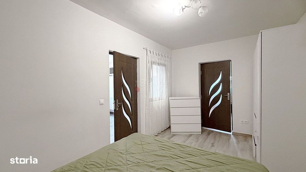 Ansamblu Doua Case Zona Linistita