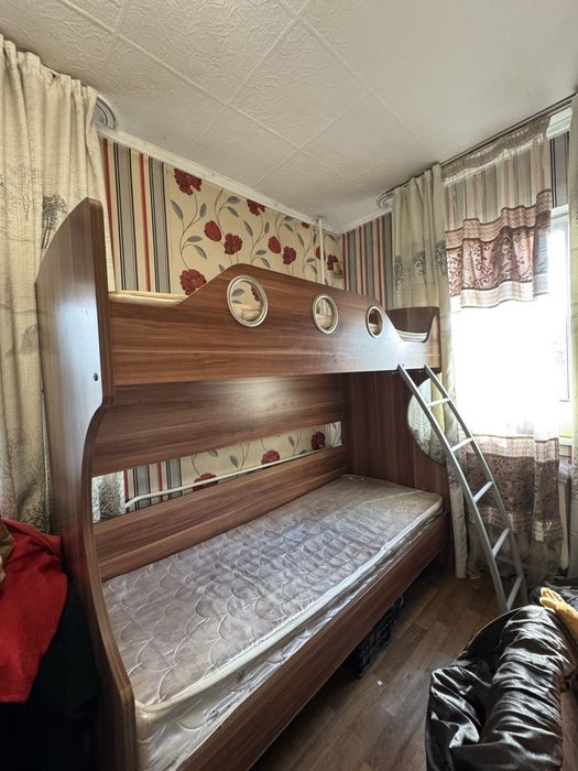 Продам двухярусную кровать