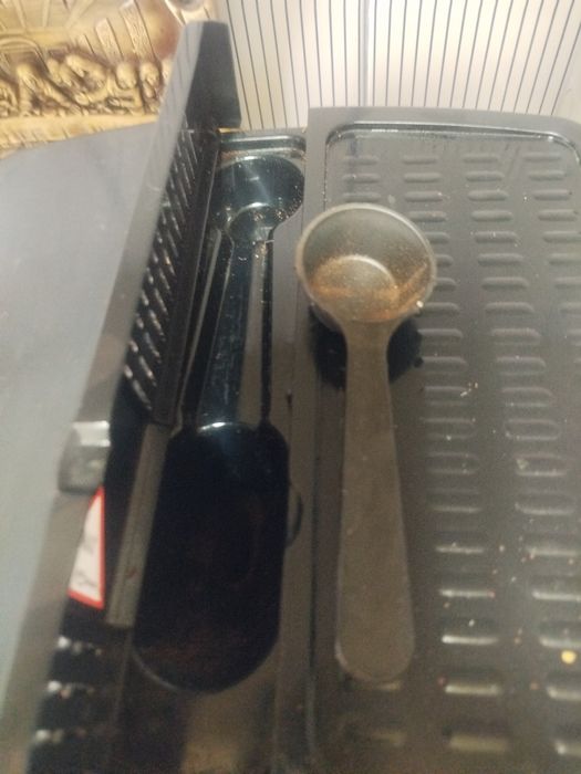 Expresor Delonghi boabe/ măcinată ; Spumator lapte