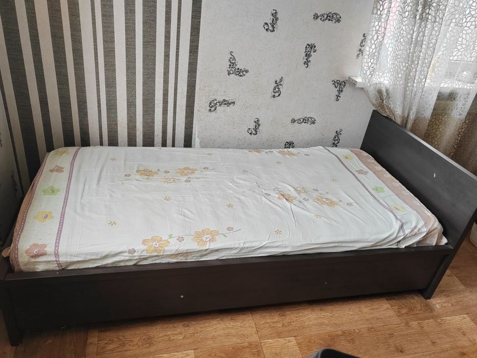 Продам односпальную кровать