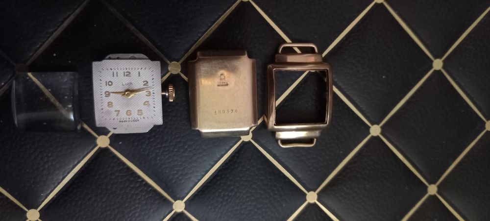 Женские золотые часы Заря