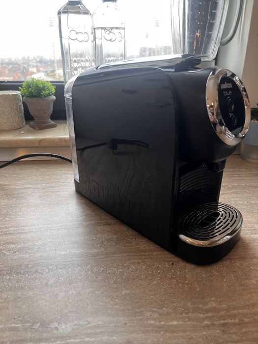 Vand doua espressoare- Lavazza Blue LB300+Dolce Gusto Krups