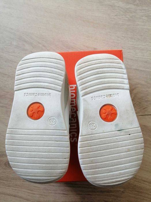 Бебешки обувки BIOMECANICS, бели, № 20.