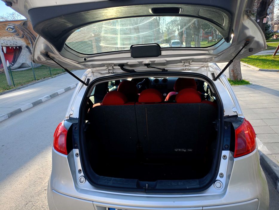 Дамска кола малка