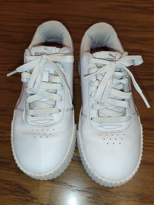 Спортни обувки Puma Carina