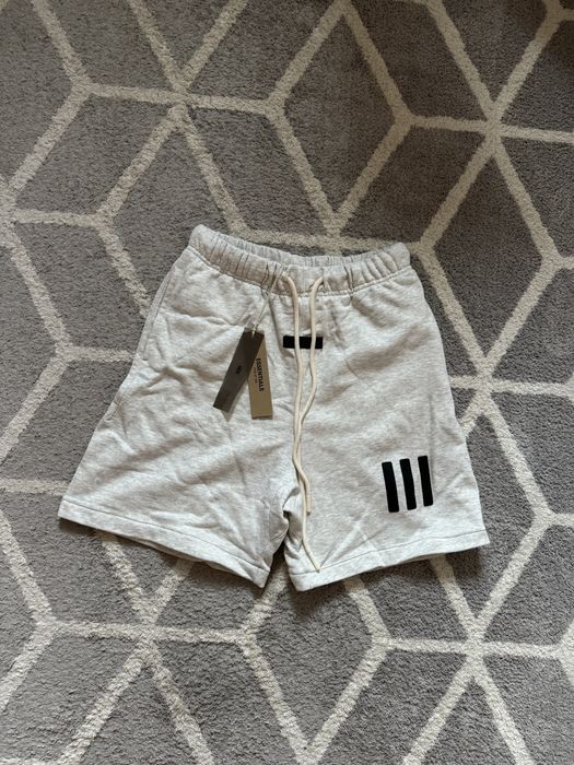 essentials къси панталони