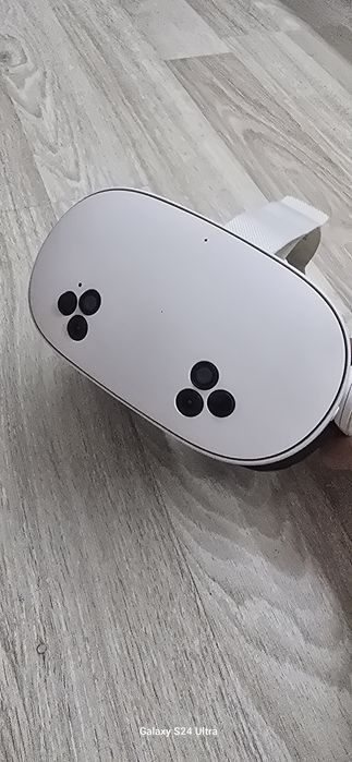 Oculus Quest 3s puțin folosit