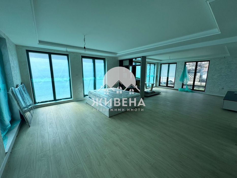 Нова къща в гр.Провадия, РЗП: 240 кв.м, двор - 600 кв.м