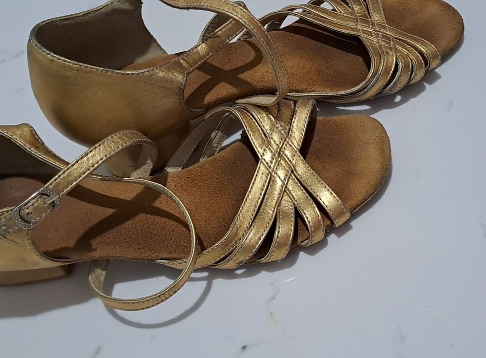 Танцевальные туфли