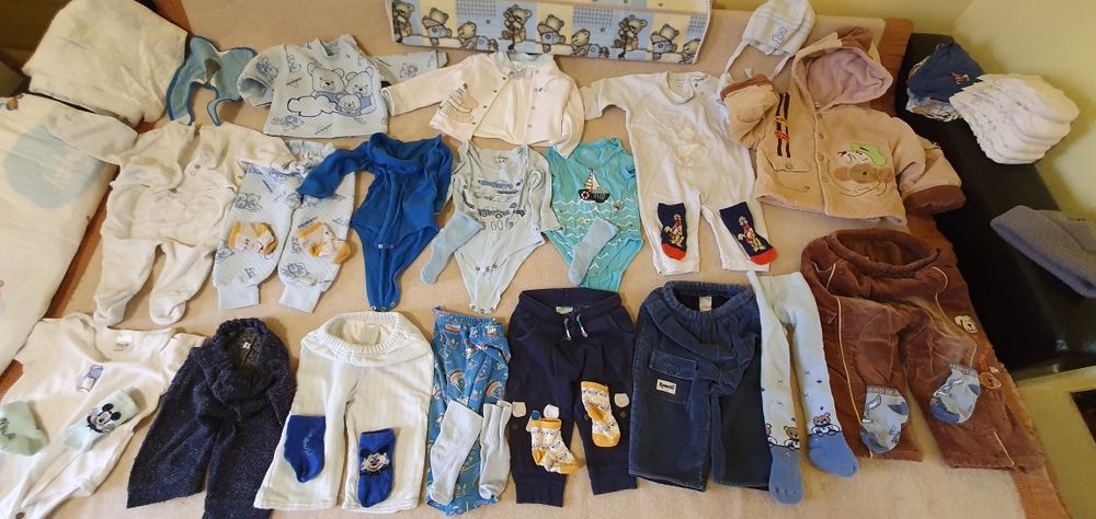 Lot haine bebe marimi 60, 80, nou nascut, 3-12 luni, peste 25 articole in conditii bune