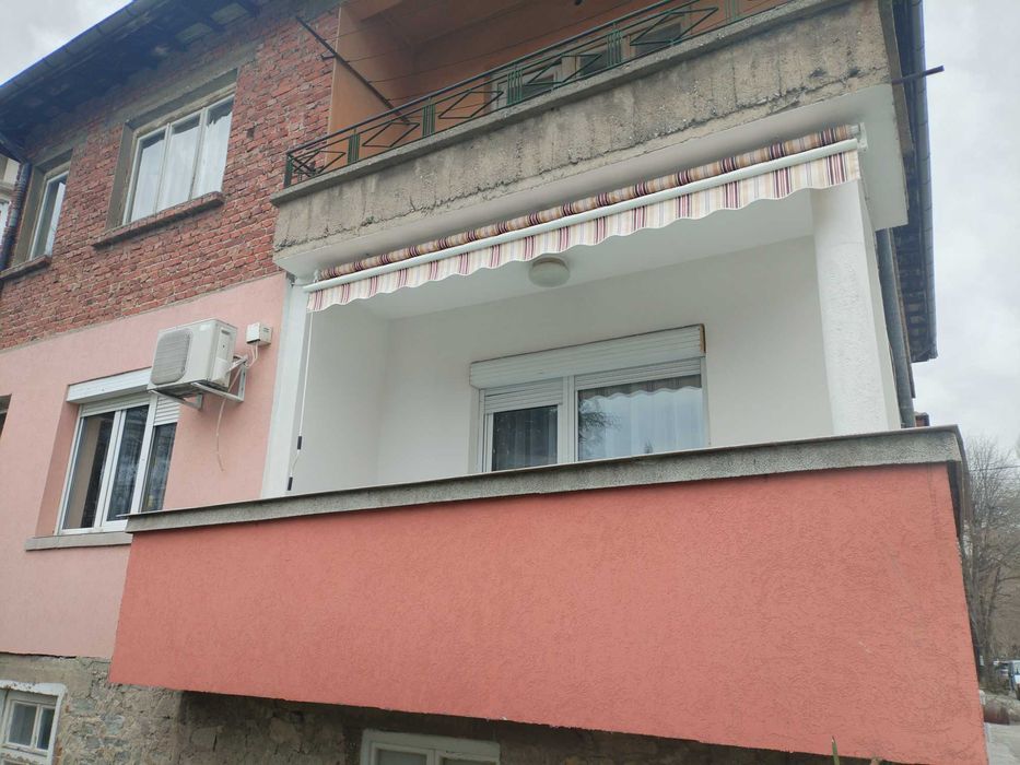 Дава се под наем Етаж от къща в Асеновград - 160 кв.м за 598.23 € - Снимка #1