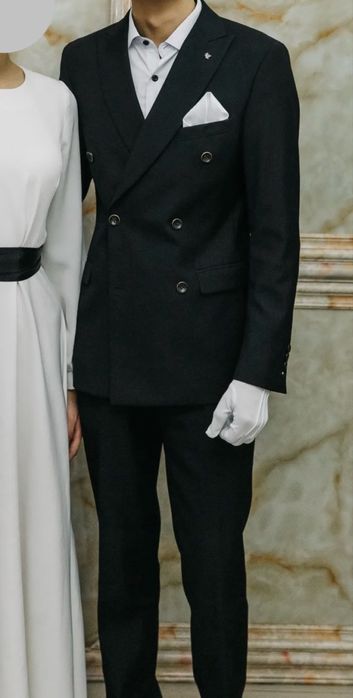 Продам костюм двухбортный