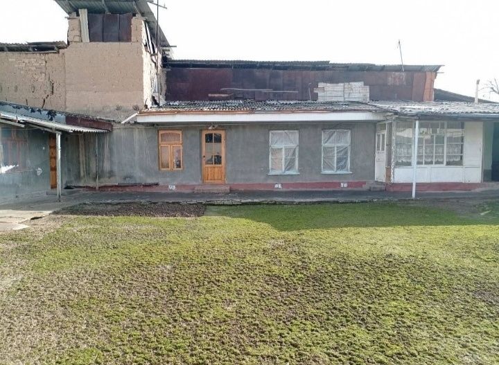 Anorzor Mahallada 7. 9 sotx yer srochna sotiladi