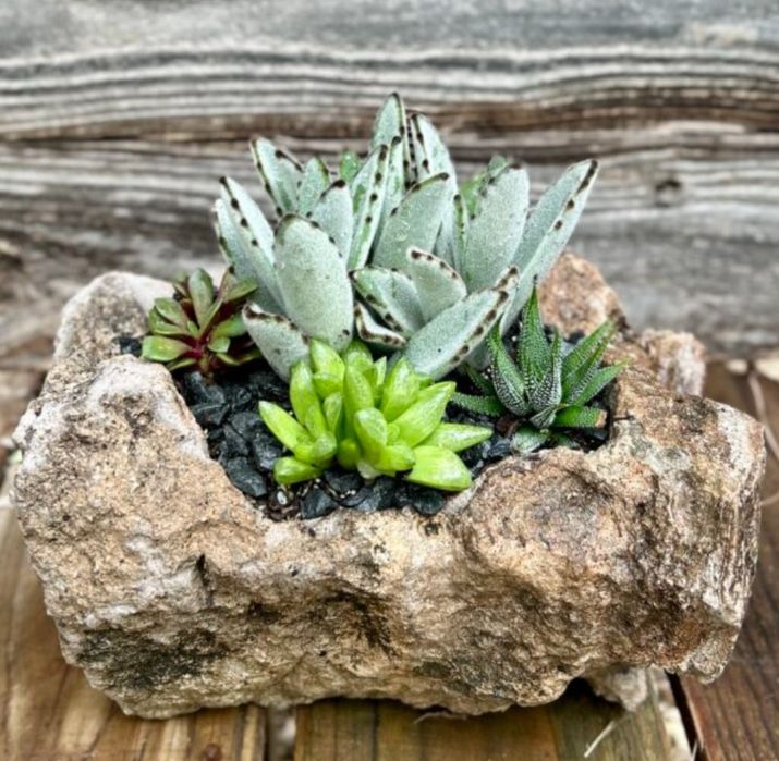 Свещници и украса от естествен камък