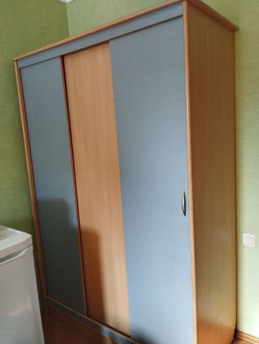 Продам шкаф и две кровати с матрасом