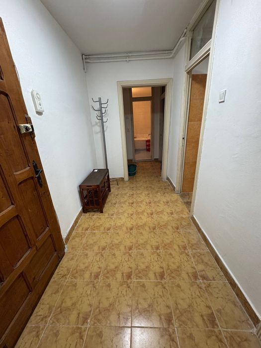 Ofer spre închiriere apartament cu 2 camere in zona 1 Mai, la M-uri