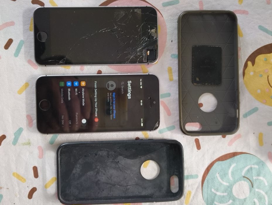 Ocazie: iPhone SE - 2 bucăți la doar 100 lei