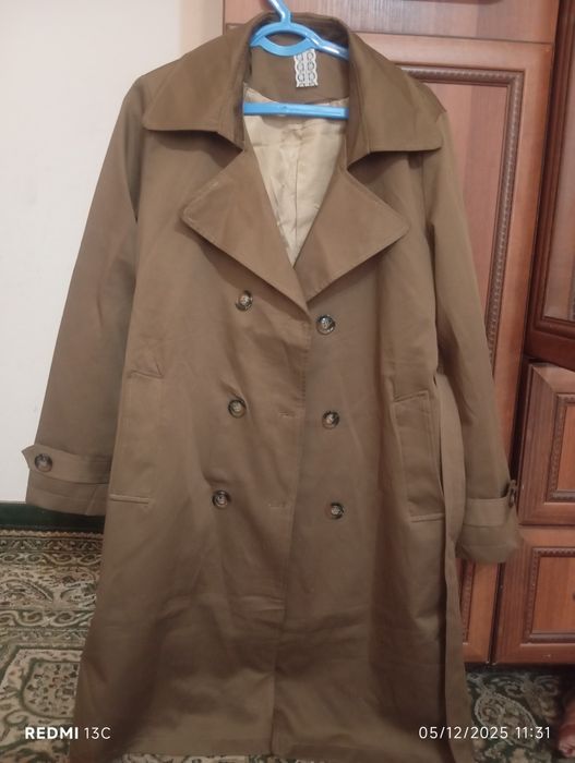 Plash trench yangi holatda 2 - 3 marta keyilgan ideal holatda. Oq koja