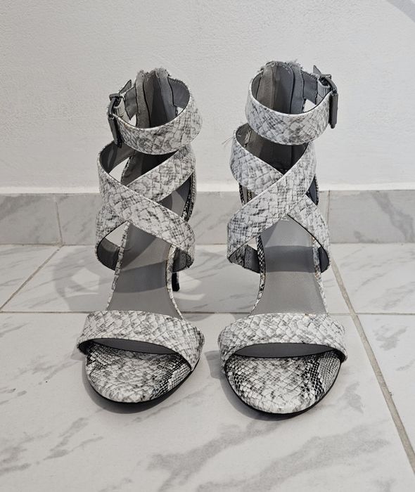 Дамски токчета с питонов принт