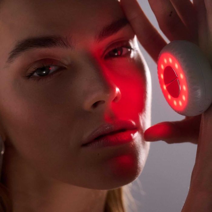 Устройство за тонизиране на лице Magnitone Pebble Pro с микроток и LED