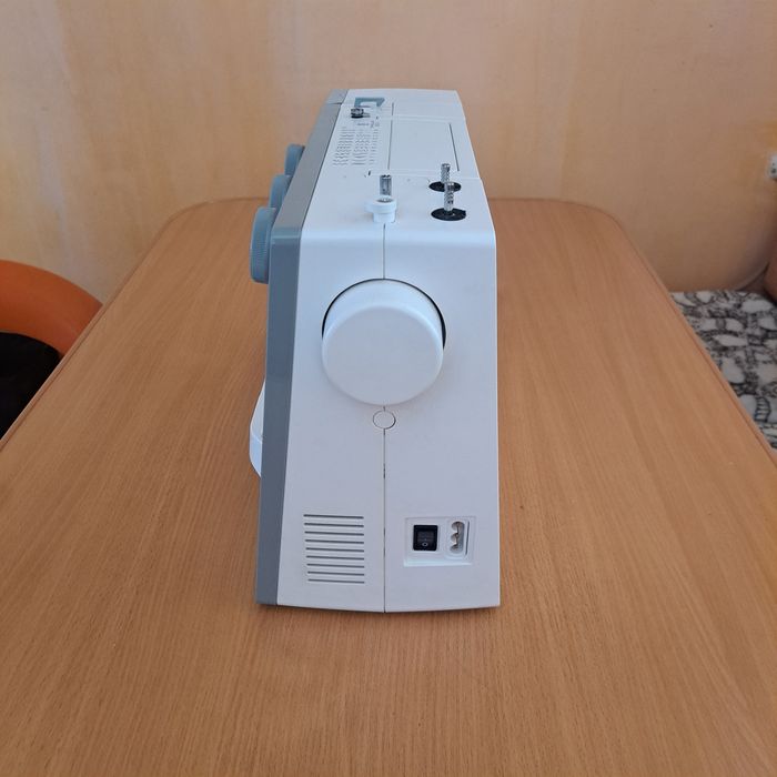 Швейная машинка Janome